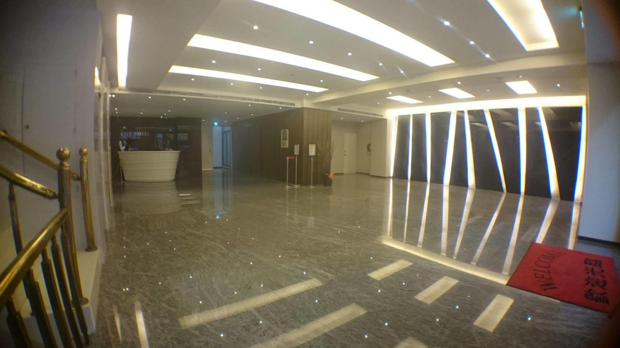 ซิตี้โฮเต็ล ไทเป Hotel ภายนอก รูปภาพ
